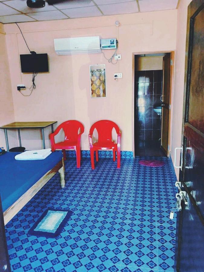 Blue Bird Residency Hotel Lakshmanpur Room photo